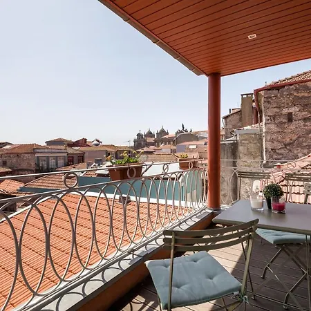 Rua de Trás Apartments *